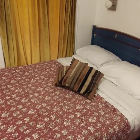 Du Métro Hotel 3*